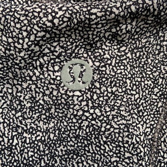 LULULEMON Black/White Razorback Tank sz 8 - Picture 3 of 3